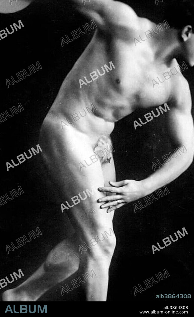 Athletics, 1925, naked discus thrower, based on the classical Greek statue Diskobulos by the artist Myron, 1920s, exact location unknown, Germany