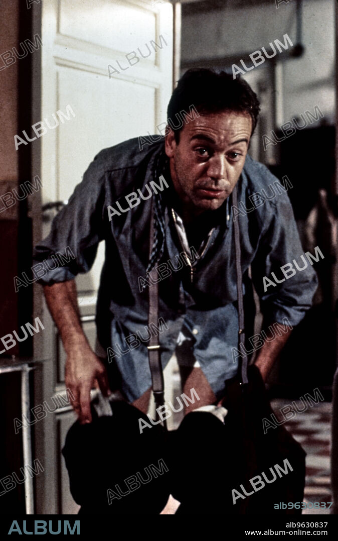 TITO VALVERDE en AMANECE, QUE NO ES POCO, 1989, dirigida por JOSE LUIS CUERDA. Copyright COMPAÑIA DE AVENTURAS COMERCIALES.