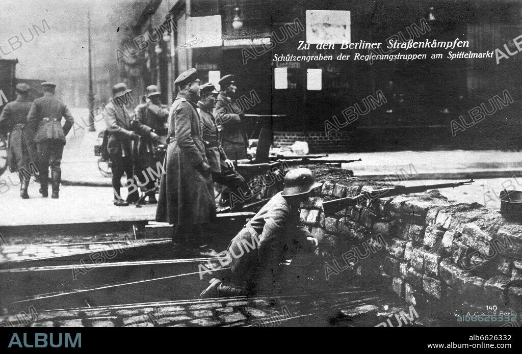 German Revolution 1918/1919: View of a trench of the government troops at Spittelmarkt in Berlin, Germany, during the street fights of the Märzkämpfe ("March Fights" - fights which ensued from nationwide demonstrations of workers for the revolutionary cause) in March 1919. Photo: Fotoarchiv für Zeitgeschichte/Archiv. 01/03/1919
