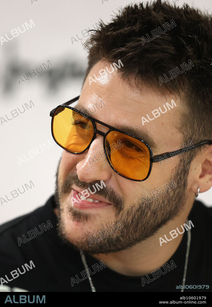 Córdoba, 19/09/2023. El cantante Antonio José firma Discos en el corte Inglés. Foto: Valerio Merino. Archcor.