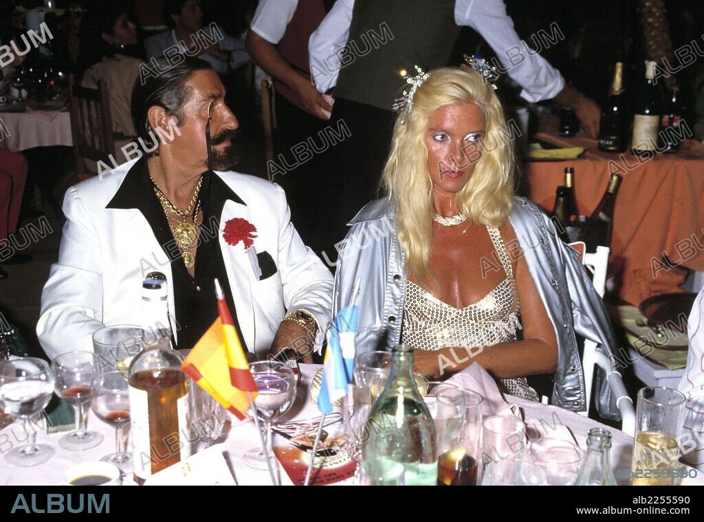 JAIME DE MORA Y ARAGON. ARISTOCRATA ESPAÑOL.MADRID 1925 - MARBELLA 1995. FOTOGRAFIADO JUNTO A GUNILLA VON BISMARCK DURANTE UNA FIESTA EN MARBELLA EN EL AÑO 1989.