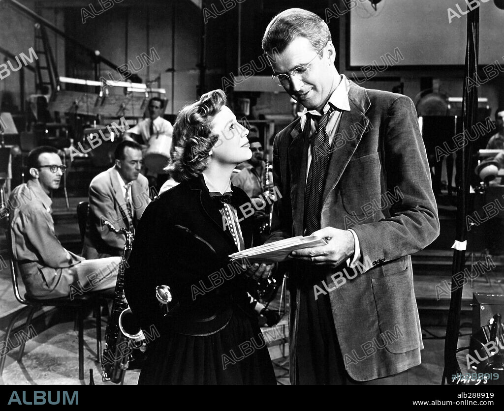 JAMES STEWART y JUNE ALLYSON en MÚSICA Y LÁGRIMAS, 1953 (THE GLENN MILLER STORY), dirigida por ANTHONY MANN. Copyright UNIVERSAL PICTURES.