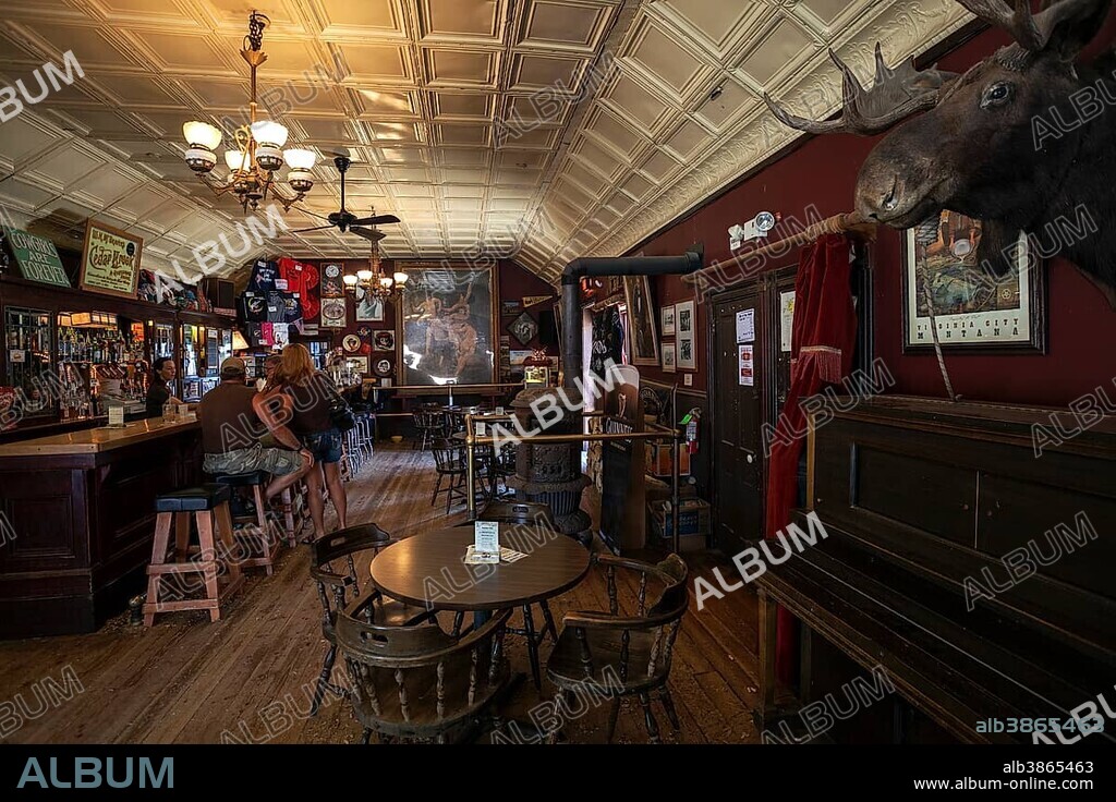 Bar, Saloon, Indoors, Virginia City, former gold mining town, Montana Province, USA, North America.