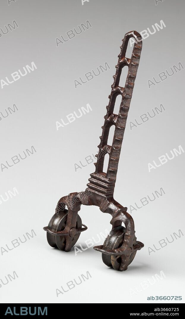 Anchor Plate from a Rope-and-Pulley System to Span a Crossbow. Culture: European, possibly British. Dimensions: L. 7 in. (17.7 cm); W. 3 in. (7.7 cm); Wt. 8 oz. (224 g). Date: ca. 1475-1525.