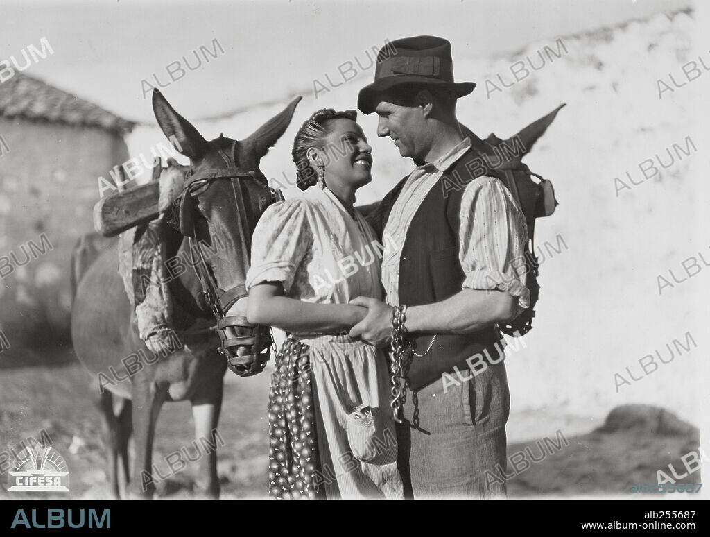 MARY DELGADO in UN ALTO EN EL CAMINO, 1941, directed by JULIAN TORREMOCHA. Copyright CIFESA.