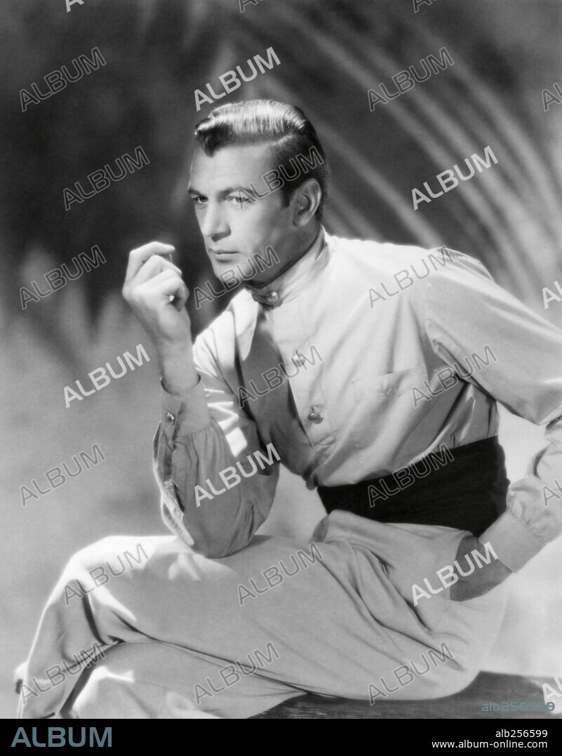 GARY COOPER in BEAU GESTE, 1939, directed by WILLIAM A. WELLMAN. Copyright PARAMOUNT PICTURES.