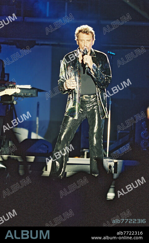 Johnny Hallyday (Jean-Philippe Smet)
Paris 15.6.1943 - Marnes-la-Coquette 6.12.2017.
Johnny Hallyday sur scène à l'Amphithéâtre du Zénith de Nancy, le 13 juillet 1999.
Tournée : "Johnny Hallyday Allume Le Feu Tour 99".