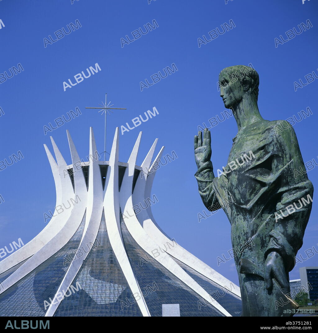OSCAR NIEMEYER. Statue before the Catedral Metropolitana, Brasilia, UNESCO World Heritage Site, Brazil, South America.