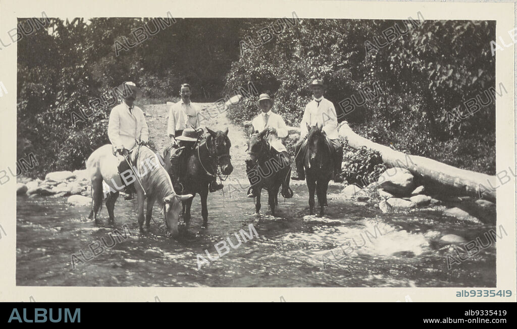 Horseback ride in Honduras, A group of four men let their horses drink in a river near San Pedro Sula in Honduras, August 1912. Part of the Boom-Gonggrijp family photo album in Suriname and Curaçao., Andries Augustus Boom, anonymous, Honduras, Aug-1912, photographic support, height 67 mm × width 113 mm.