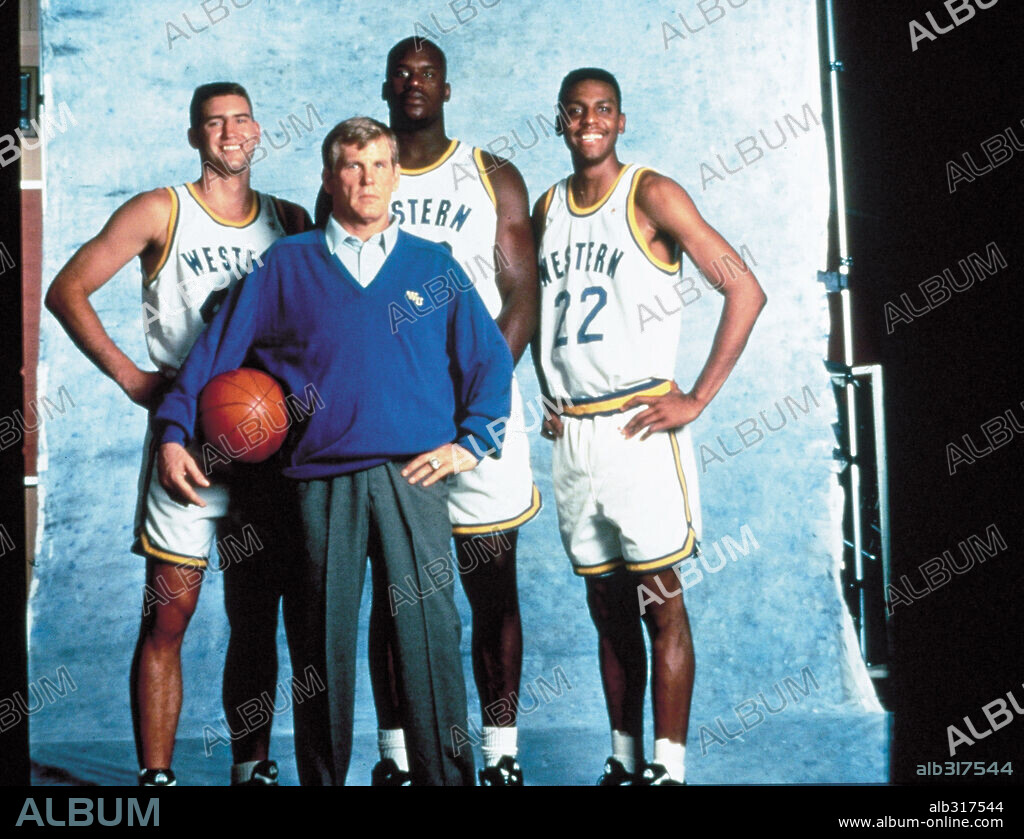 NICK NOLTE y SHAQUILLE O'NEAL en GANAR DE CUALQUIER MANERA, 1994 (BLUE CHIPS), dirigida por WILLIAM FRIEDKIN.