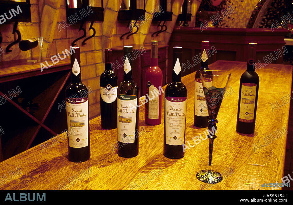 Mas/ masia Vall - Ventós; viñas Raventós - Rosell; bodega y selección de vinos.