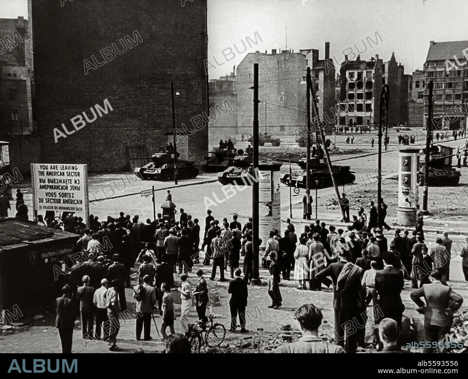 History / Uprising 17 June 1953 (Civil uprising in East Germany, caused by an increase in work norms, with strikes and demonstrations across the whole GDR which were suppressed by Soviet troops). / Protests at the border at Friedrichstraße / Zimmerstraße: Soviet tanks at the border. West Berliners watch the events. Photo, 1953.
