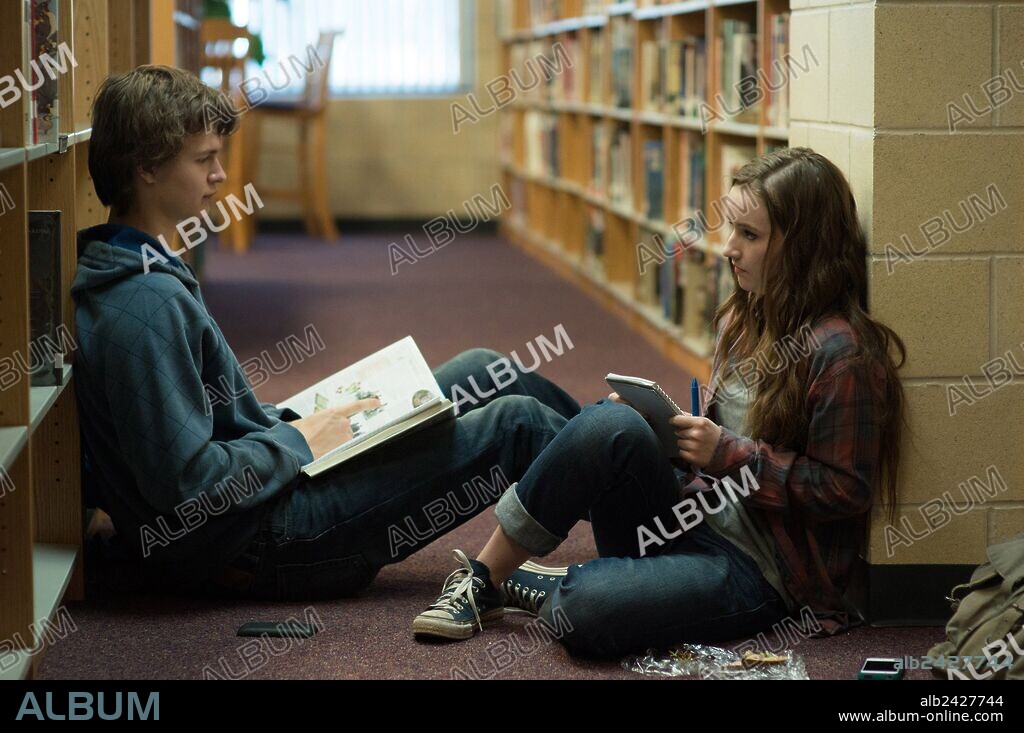 ANSEL ELGORT and KAITLYN DEVER in MEN, WOMEN & CHILDREN, 2014, directed by JASON REITMAN. Copyright PARAMOUNT PICTURES.