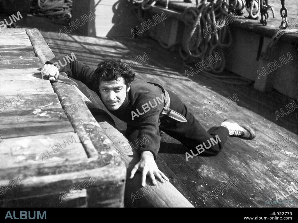 ALFONSO ESTELA in HUYENDO DE SI MISMO, 1955, directed by JUAN FORTUNY. Copyright HELIOS FILMS.