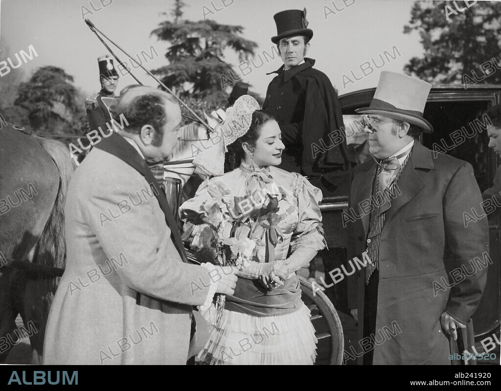LOLA FLORES y MANOLO MORAN en LA ESTRELLA DE SIERRA MORENA, 1952, dirigida por RAMON TORRADO. Copyright SUEVIA FILMS.