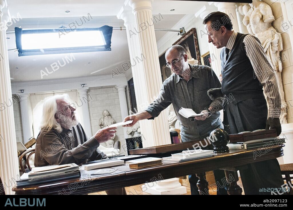 DONALD SUTHERLAND, GEOFFREY RUSH and GIUSEPPE TORNATORE in THE BEST OFFER, 2013 (LA MIGLIORE OFFERTA), directed by GIUSEPPE TORNATORE. Copyright PACO CINEMATOGRAFICA.