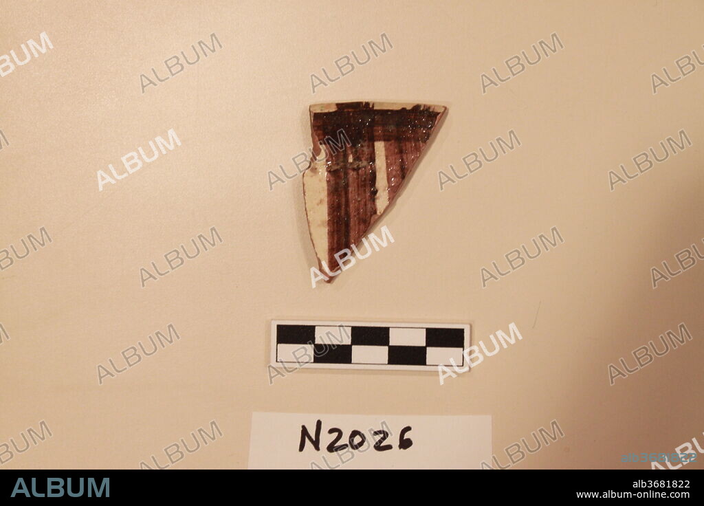 Ceramic fragment. Dimensions: 3.36 cm x 4.9 cm. Date: 8th-12th century.