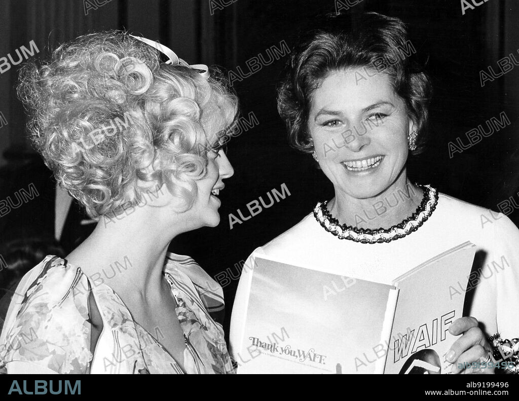 GOLDIE HAWN and INGRID BERGMAN in CACTUS FLOWER, 1969, directed by GENE SAKS. Copyright COLUMBIA PICTURES.