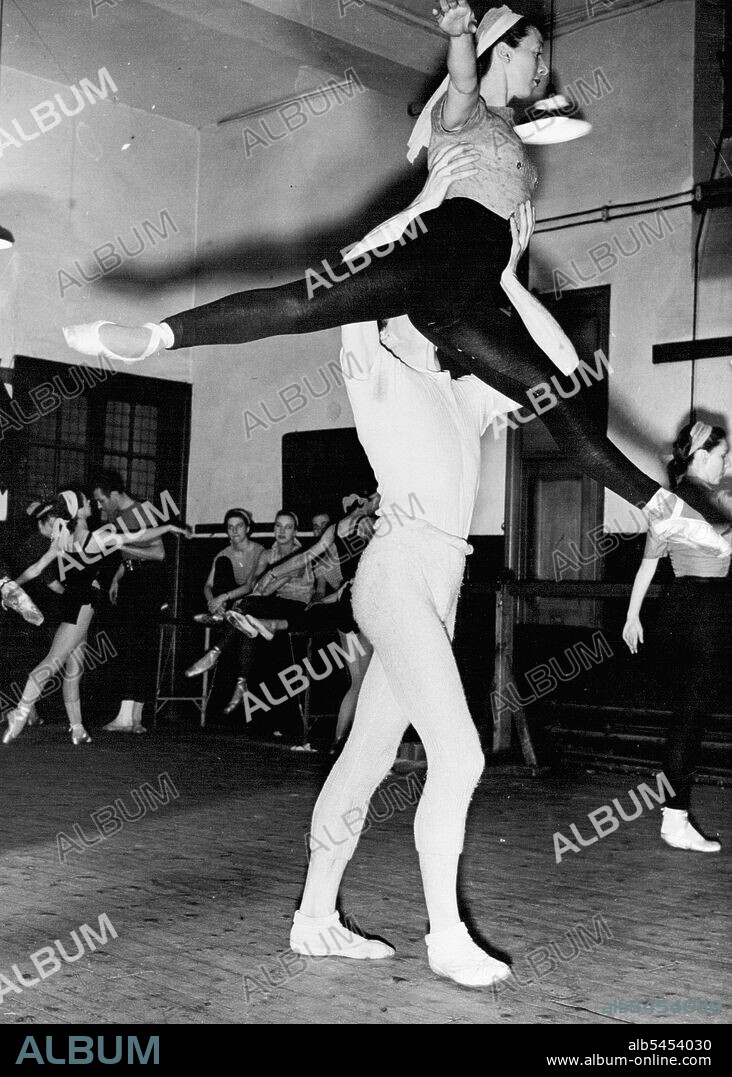 ***** Wells Ballet -- Stars of the Sadler's Wells Ballet shone ***** their gala performance at the Royal Opera House ***** last night when the queen saw Margot Fonteyn in ***** but they had a special rehearsal because some of the ***** and others of the company took their places at *****. April 26, 1949. (Photo by Daily Mirror).