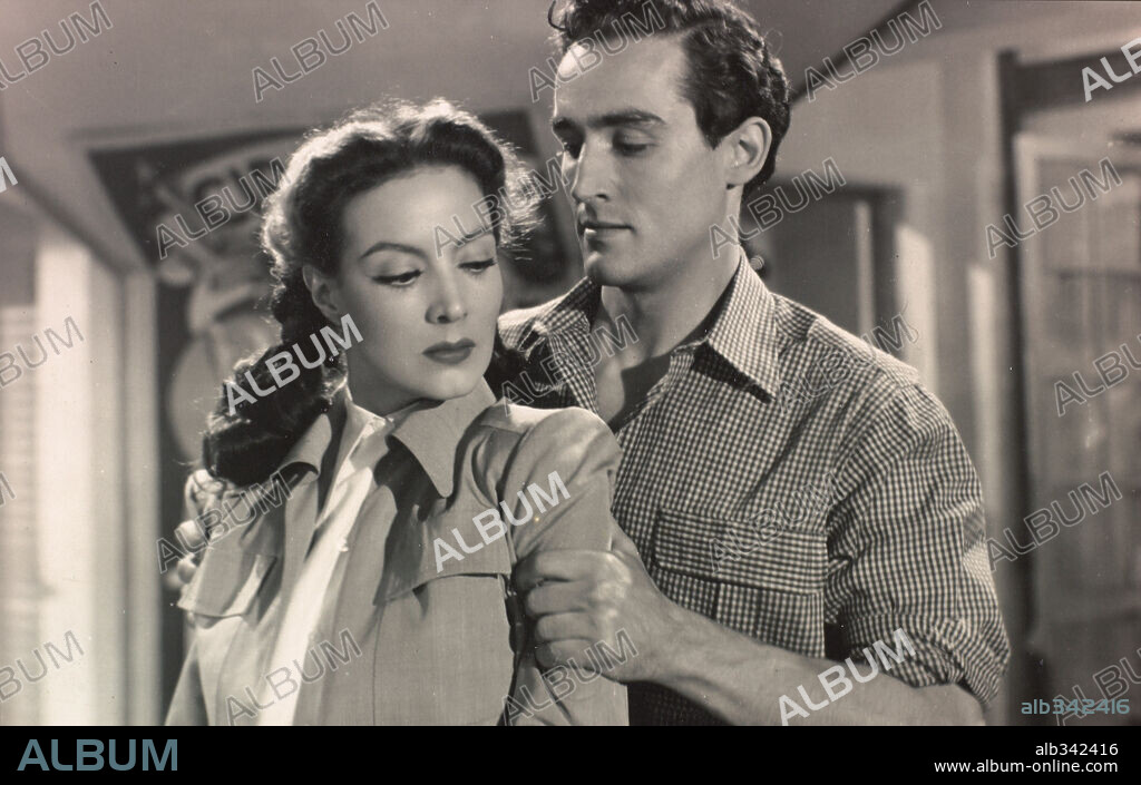 MARIA FELIX y VITTORIO GASSMAN en LA CORONA NEGRA, 1951, dirigida por LUIS SASLAVSKY. Copyright SUEVIA FILMS-CESAREO GONZALEZ/GUION  PROD. CINEMATOGRAFICAS.