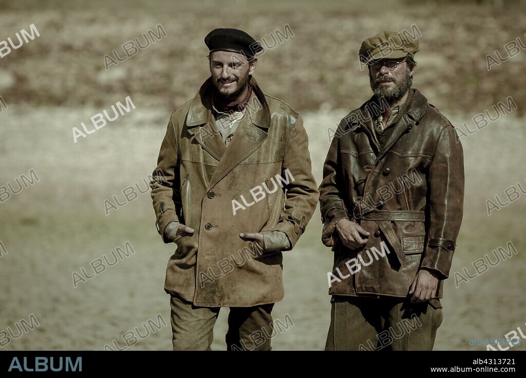 ASIER ETXEANDIA y HUGO SILVA en SORDO, 2019, dirigida por ALFONSO CORTES-CAVANILLAS. Copyright LA CALA BROTHERS.