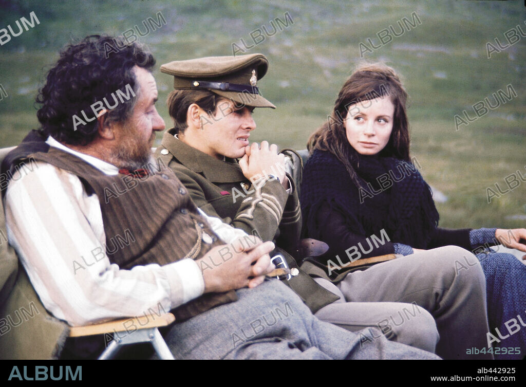 CHRISTOPHER JONES and SARAH MILES in RYAN'S DAUGHTER, 1970, directed by DAVID LEAN. Copyright M.G.M.
