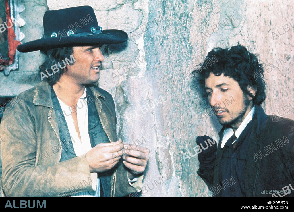 BOB DYLAN und KRIS KRISTOFFERSON in PAT GARRET AND BILLY THE KID, 1973, unter der Regie von SAM PECKINPAH. Copyright M.G.M.