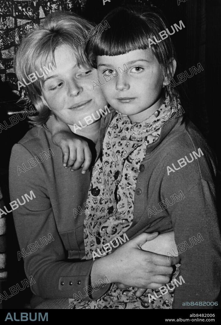 ARCHIVE 1971. Model Paulina Porizkova as a child with her mother Anna. Paulina's family fled to Sweden from Czechoslovakia after the Soviet invasion in 1968, without Paulina being detained by the Czechoslovak authorities. After a long struggle by the parents Paulina was released in the early 70's to Sweden where she was reunited with her family. As a 15-year-old in 1980, she moved to the United States and became a model.. Photo: Scandia Photopress / TT / Code: 680.