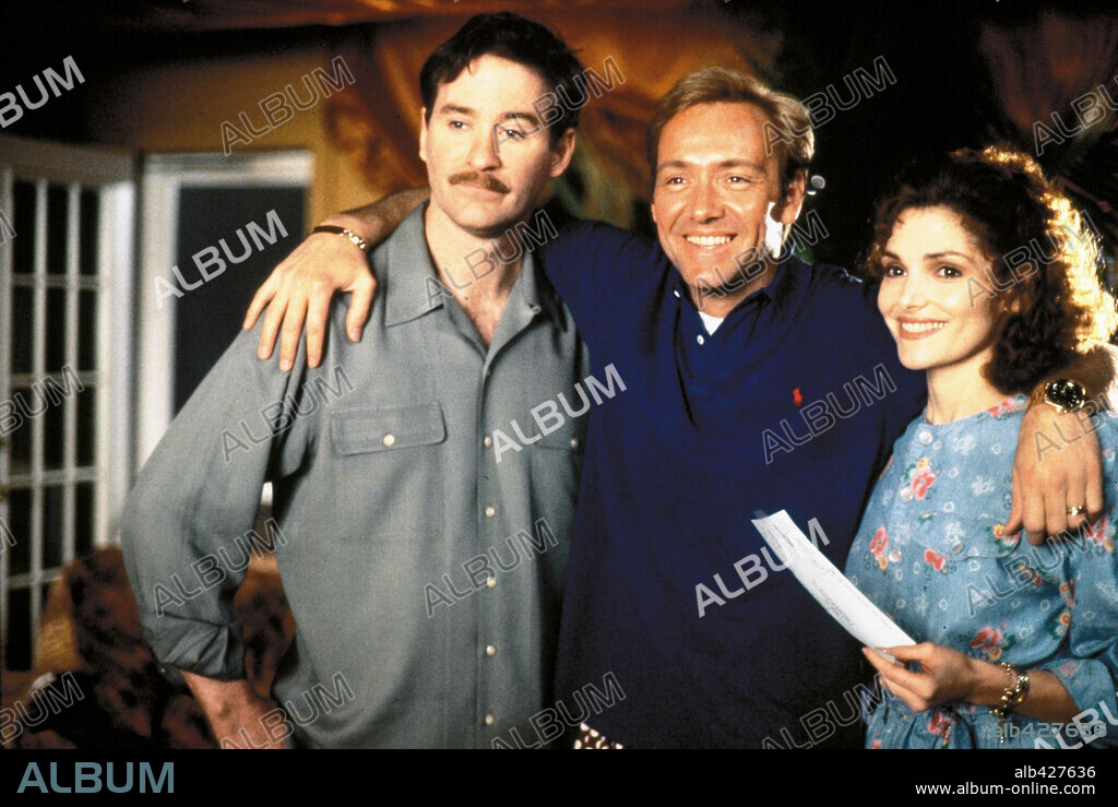 KEVIN KLINE, KEVIN SPACEY y MARY ELIZABETH MASTRANTONIO en DOBLES PAREJAS, 1992 (CONSENTING ADULTS), dirigida por ALAN J. PAKULA. Copyright HOLLYWOOD PICTURES.