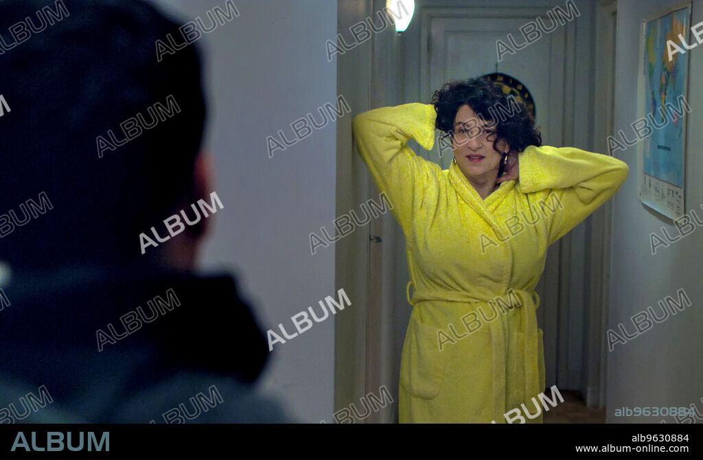 NOEMIE LVOVSKY in NOBODY'S HERO, 2022 (VIENS JE T'EMMENE), directed by ALAIN GUIRAUDIE. Copyright CG CINEMA.