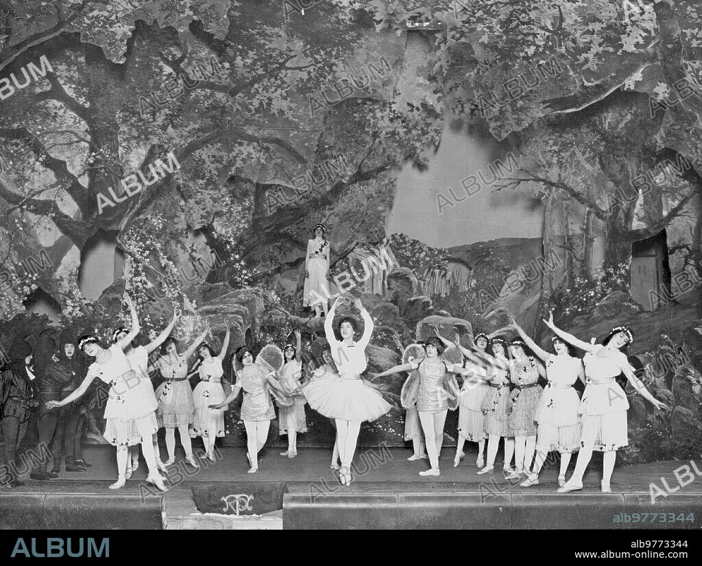Abril 1915. En el teatro de la Zarzuela, una escena de la Opera de la Srta. María Rodrigo, letra de los Hermanos Álvarez Quintero "Becqueriana", Estrenada recientemente.