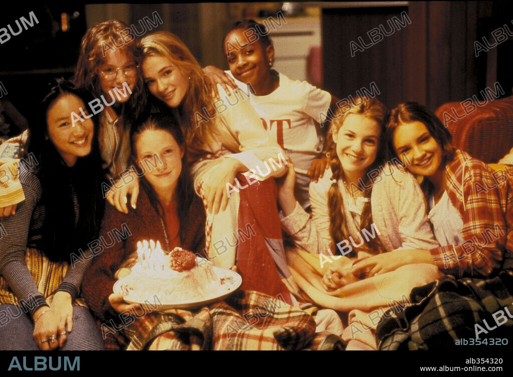 BRE BLAIR, LEIGH RACHAEL COOK, SCHUYLER FISK, ZELDA HARRIS, TRICIA JOE, LARISA OLEYNIK and STACEY LINN RAMSOWER. BRE BLAIR, LARISA OLEYNIK, RACHAEL LEIGH COOK, SCHUYLER FISK, STACEY LINN RAMSOWER, TRICIA JOE and ZELDA HARRIS in THE BABY-SITTERS CLUB, 1995, directed by MELANIE MAYRON. Copyright COLUMBIA TRISTAR.