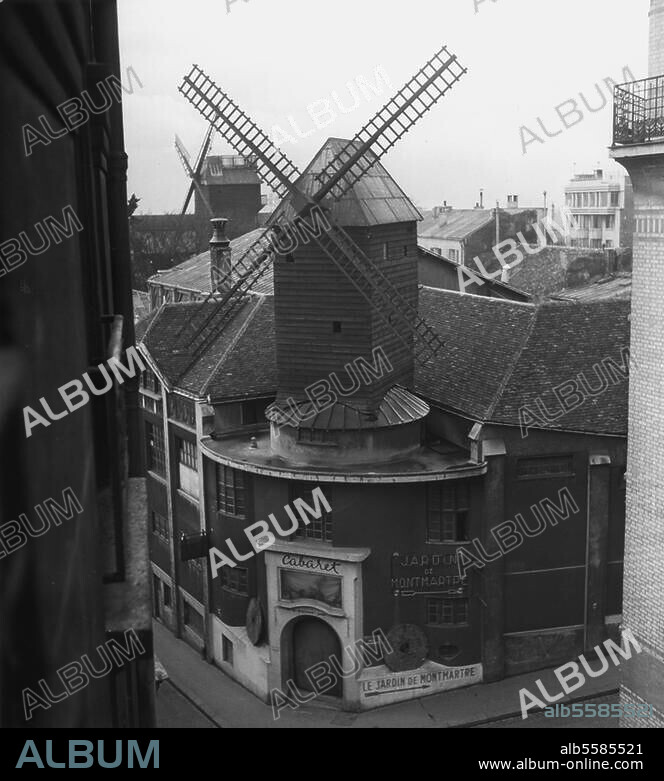 Paris (France), Moulin Radet (Montmarte). View of the Moulin Radet in Rue Lepic on the corner of Rue Girardon; in the background the Moulin de la Galette. Photo, 1957. From a series: "Vieilles maisons historiques".