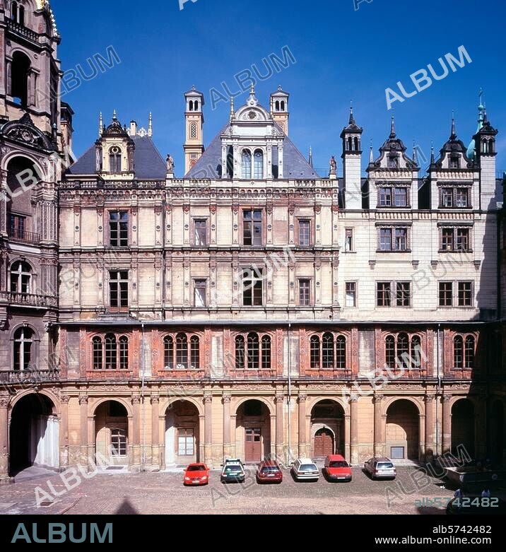 Schwerin, Schloss / Innenhof nordöstlicher Altbau, erbaut 1843-1855, Arch. H. Willebrandt Aufnahmeformat: 9 × 12 cm/4 × 5''.