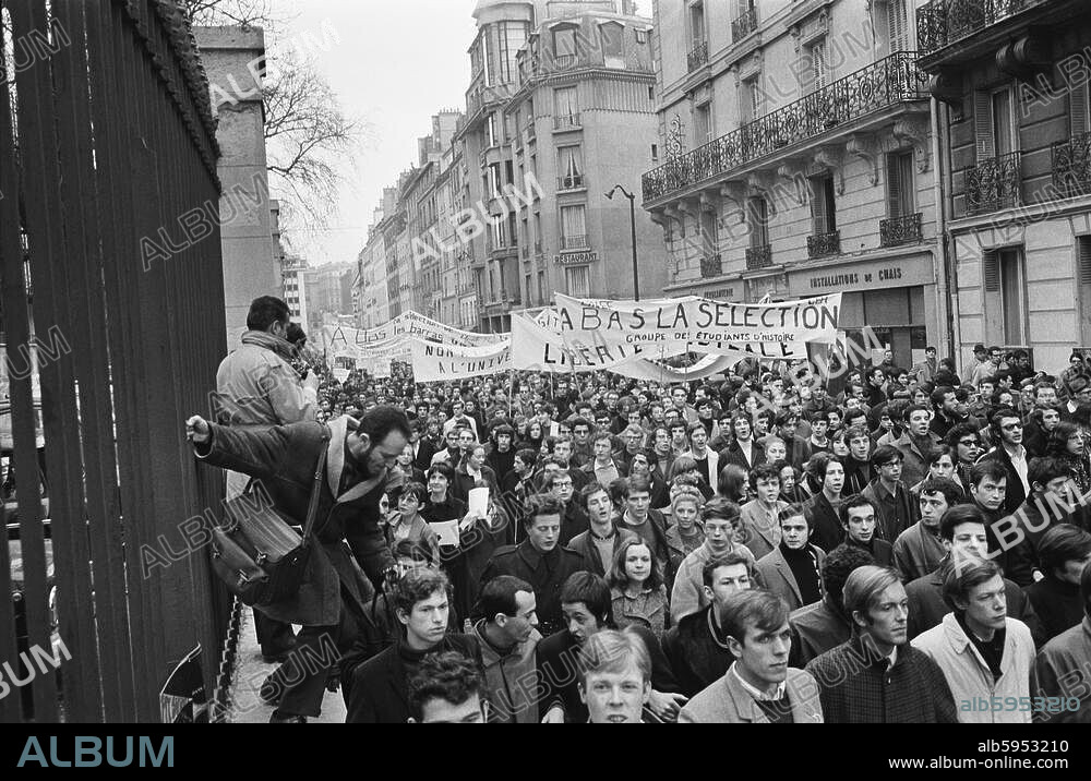 Studentenunruhen in Frankreich 1968. Demonstration der UNEF (Union nationale des étudiants de France) und des SNESup (Syndicat national de l'enseignement supérieur). Foto, 14.03.1968.