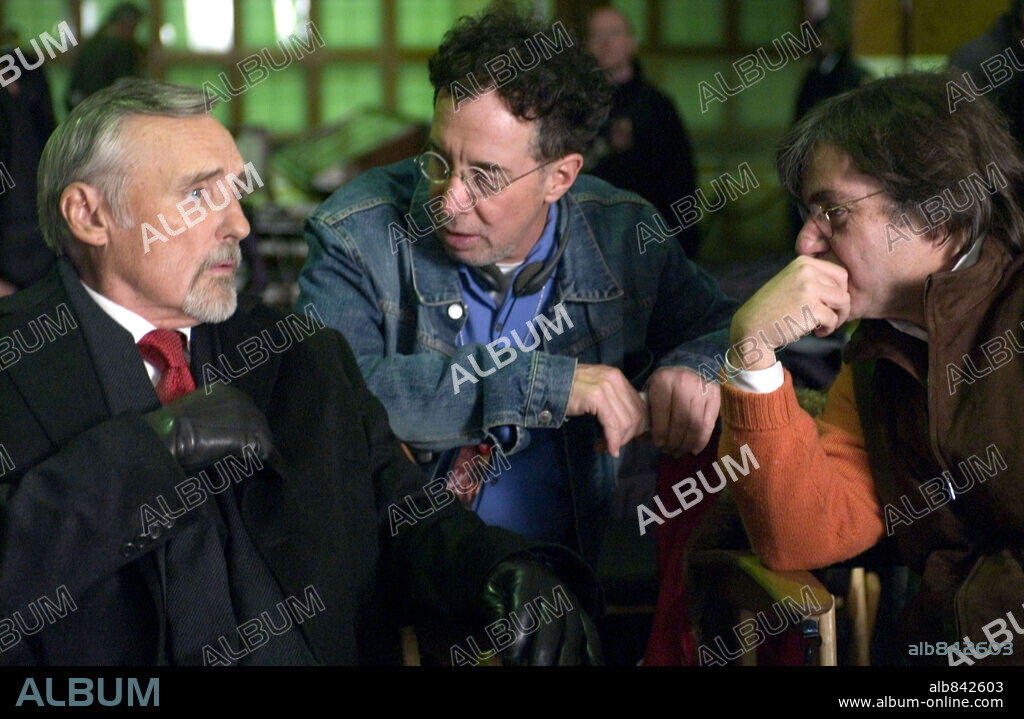 DENNIS HOPPER, MARK CANTON y PETER GRUNWALD en LA TIERRA DE LOS MUERTOS VIVIENTES, 2005 (LAND OF THE DEAD), dirigida por GEORGE A. ROMERO. Copyright UNIVERSAL PICTURES / GIBSON, MICHAEL.