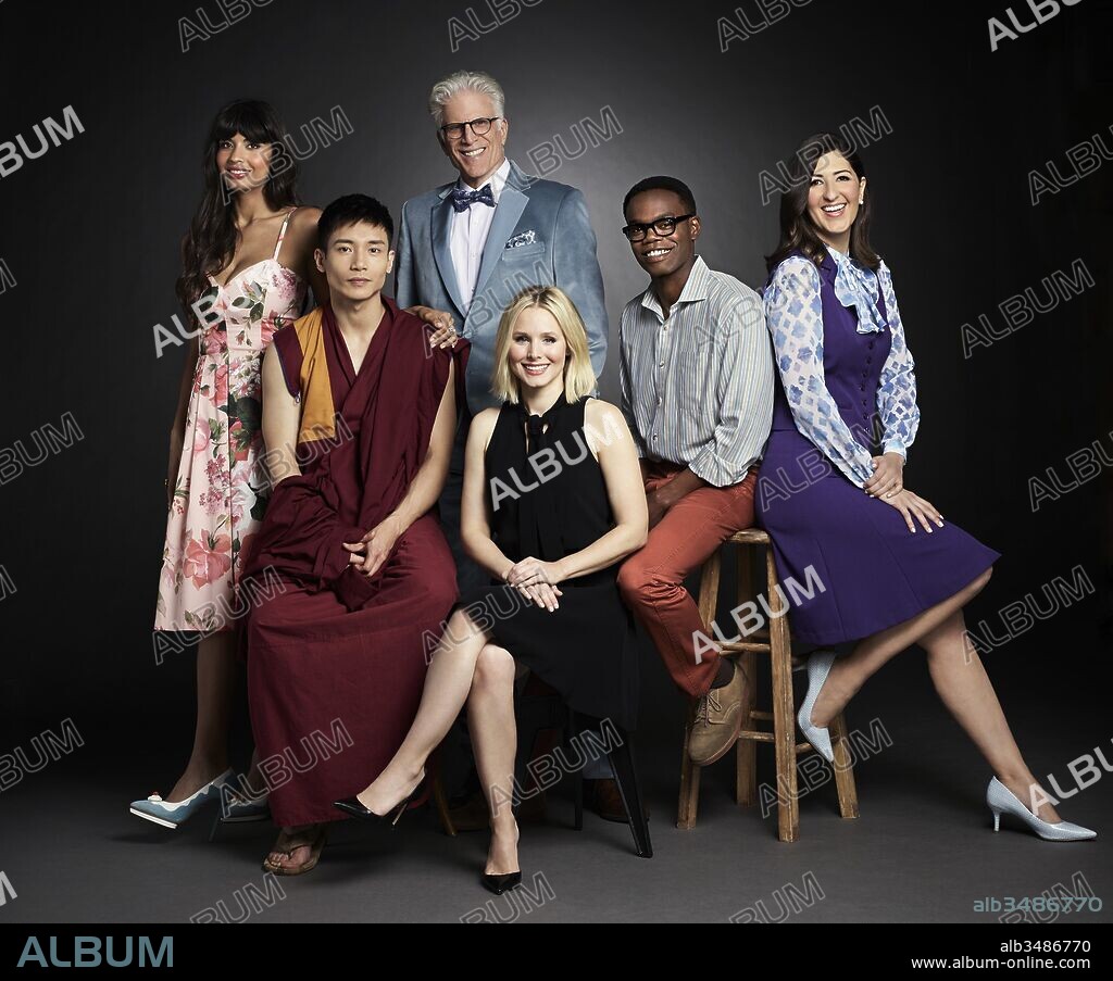 D'ARCY CARDEN, JAMEELA JAMIL, KRISTEN BELL, MANNY JACINTO, TED DANSON and WILLIAM JACKSON HARPER in THE GOOD PLACE, 2016, directed by MICHAEL SCHUR. Copyright Fremulon, 3 Arts Entertainment, Universal Television.