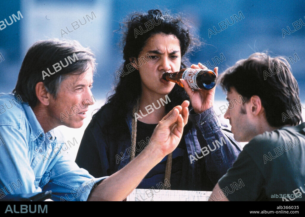 OYANKA CABEZAS, ROBERT CARLYLE y SCOTT GLENN en LA CANCIÓN DE CARLA, 1996 (CARLA'S SONG), dirigida por KEN LOACH. Copyright POLYGRAM.