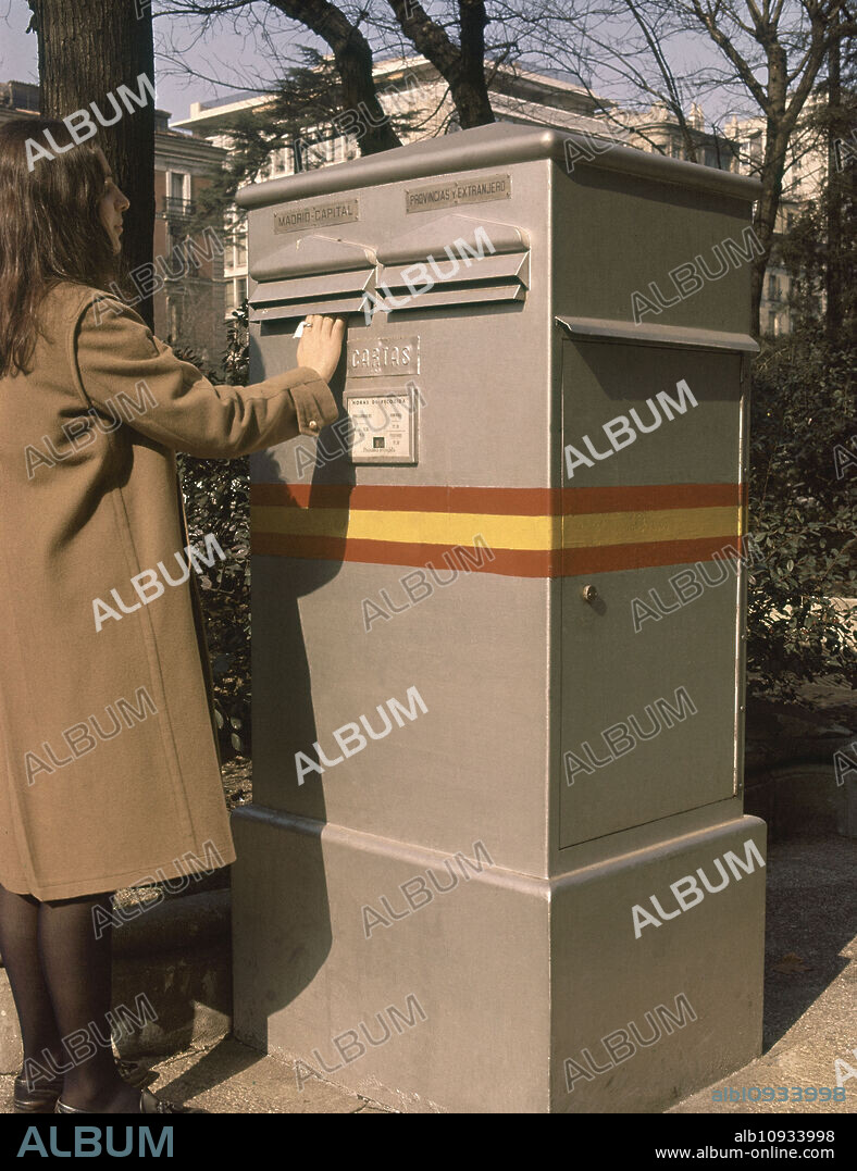 BUZON DE CORREOS (GRIS) AÑOS 70.
