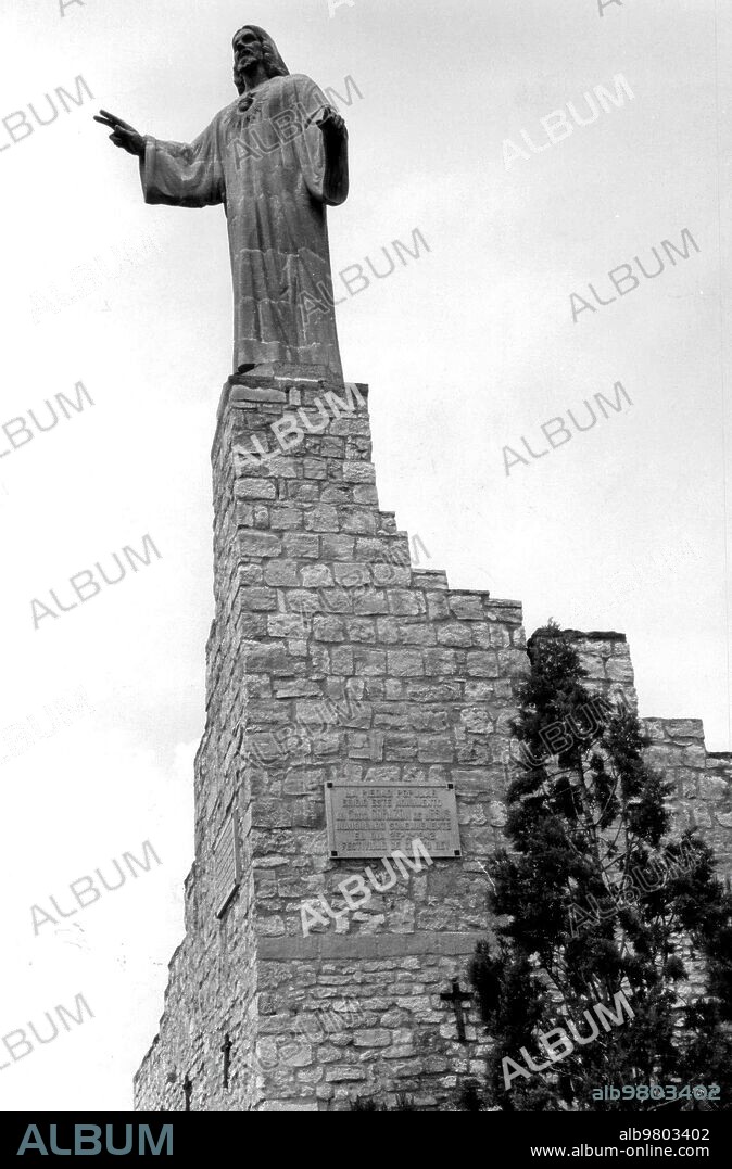6 junio 1978. Monumento al sagrado corazón de Jesús en Tudela (Navarra).