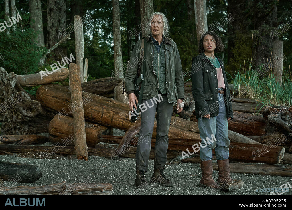 ALLISON JANNEY and JURNEE SMOLLETT in LOU, 2022, directed by ANNA FOERSTER. Copyright Bad Robot / Paramount Pictures.