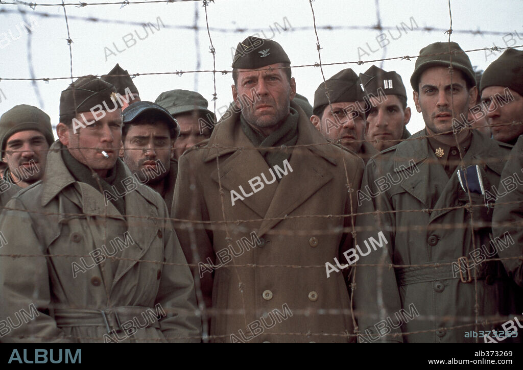 BRUCE WILLIS en LA GUERRA DE HART, 2002 (HART'S WAR), dirigida por GREGORY HOBLIT. Copyright METRO GOLDWYN.