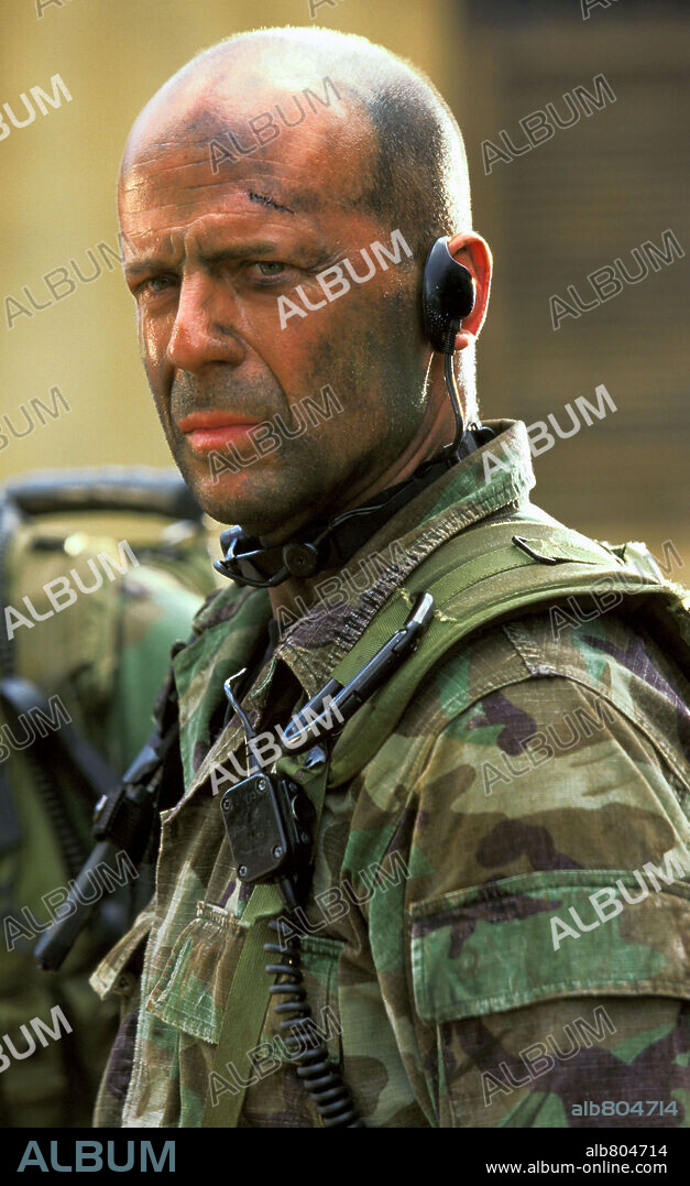 BRUCE WILLIS in TEARS OF THE SUN, 2003, directed by ANTOINE FUQUA. Copyright COLUMBIA PICTURES / MASI, FRANK.