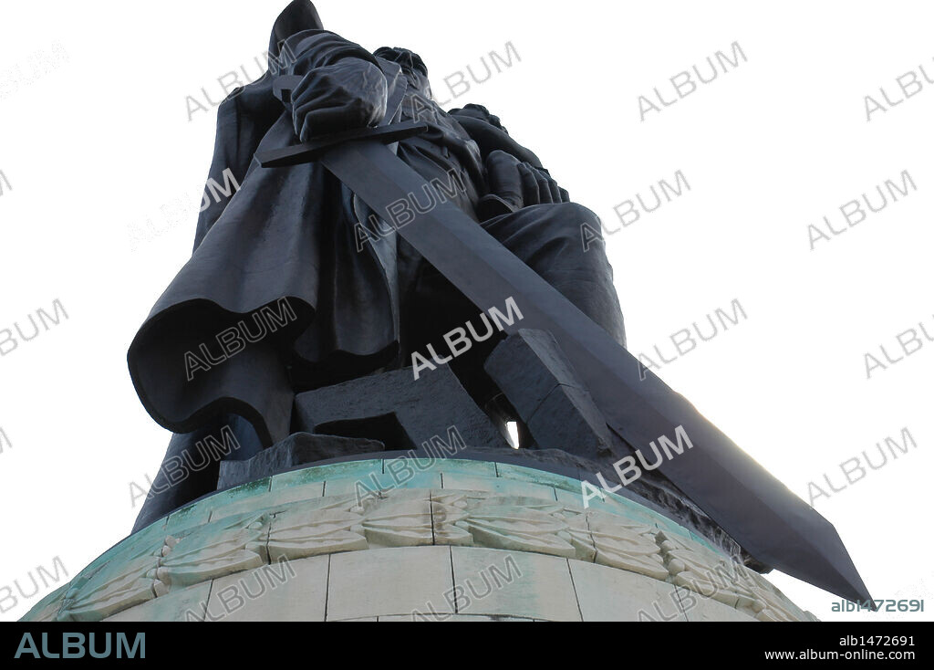 EVGENIJ VIKTOROVICH VUCHETICH. Soviet War Memorial (1949). Nikolai Masalov monument. Statue of a Soviet soldier carrying a rescued German child as he crushes a Swastika beneath his boot. Erected in honor of the soviet soldiers of the Red Army who fought in the Battle of Berlin (April-May 1945) during World War II by Soviet sculptor Yevgeny Vuchetich. Treptower Park. Berlin. Germany.