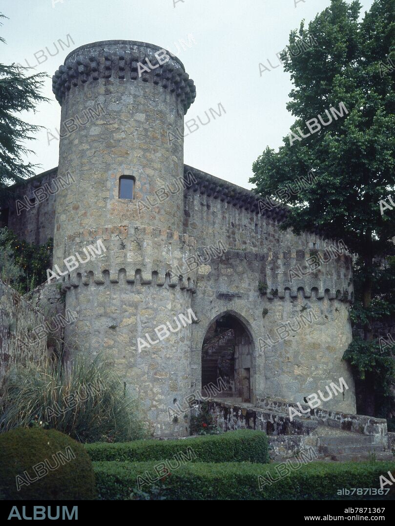 ENTRADA DESDE EL JARDIN: CASTILLO DE LOS CONDES DE OROPESA.