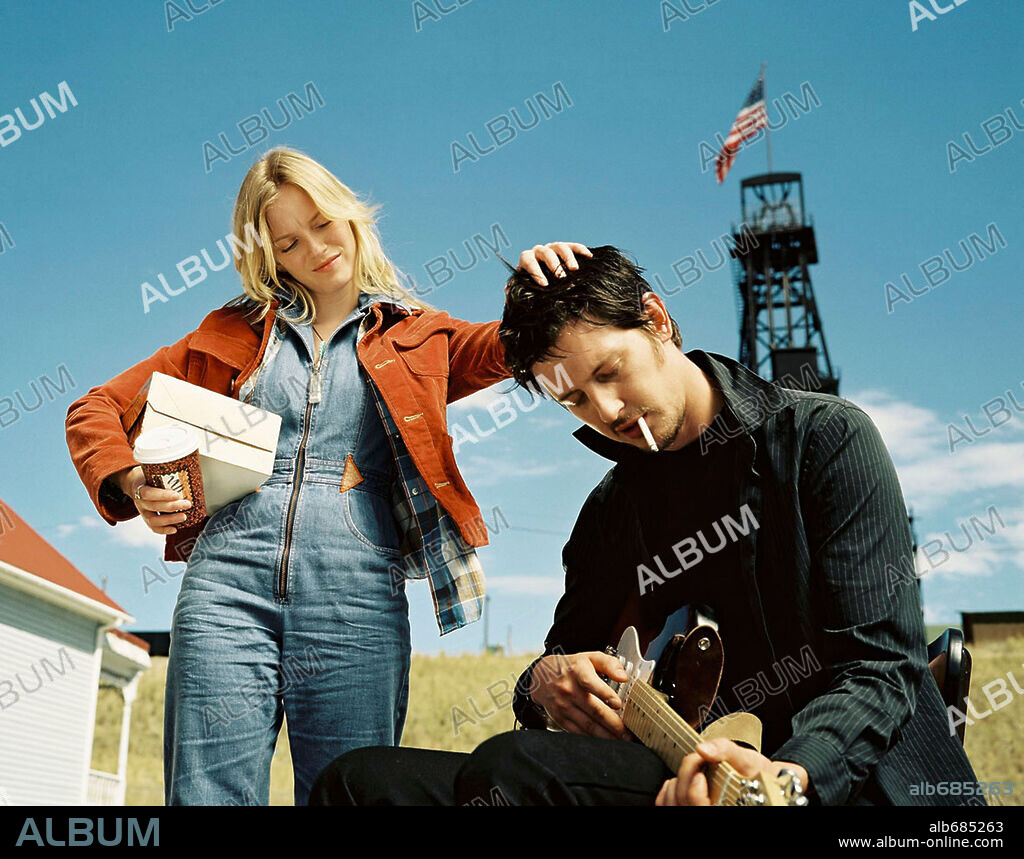 GABRIEL MANN y SARAH POLLEY en LLAMANDO A LAS PUERTAS DEL CIELO, 2005 (DON'T COME KNOCKING), dirigida por WIM WENDERS. Copyright EUROARTS MEDIEN AG/FILMFÖRDERUNG HAMBURG/HAN WAY FILMS/MEDIE.