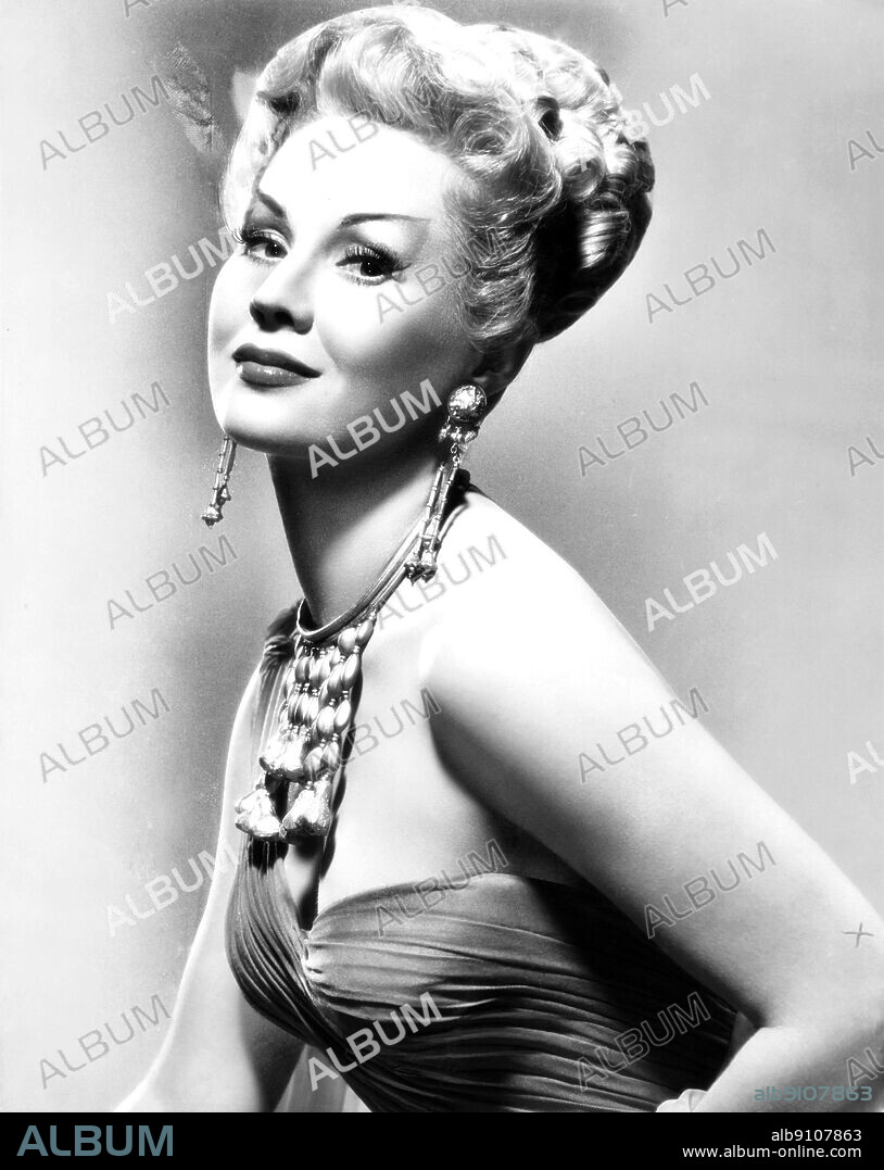 VIRGINIA MAYO en EL CÁLIZ DE PLATA, 1954 (THE SILVER CHALICE), dirigida por VICTOR SAVILLE. Copyright WARNER BROTHERS.