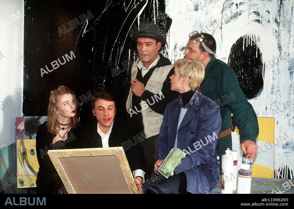 FAUST / Faust has settled into the studio community 'Villa Palermo' under the direction of Gerhard Schulze-Leitner as a conceptual artist in order to investigate a mysterious murder case. / Photo from left to right: Bea Kutsche (KATJA STUDT), Schulze-Leitner (CHRISTOPH WALTZ), Faust (HEINER LAUTERBACH), Andrea Lahn (ANN-KATHRIN KRAMER), Reinfeld (MICHAEL TRISCHAN) 2 / Headline: FAUST / D 1997.