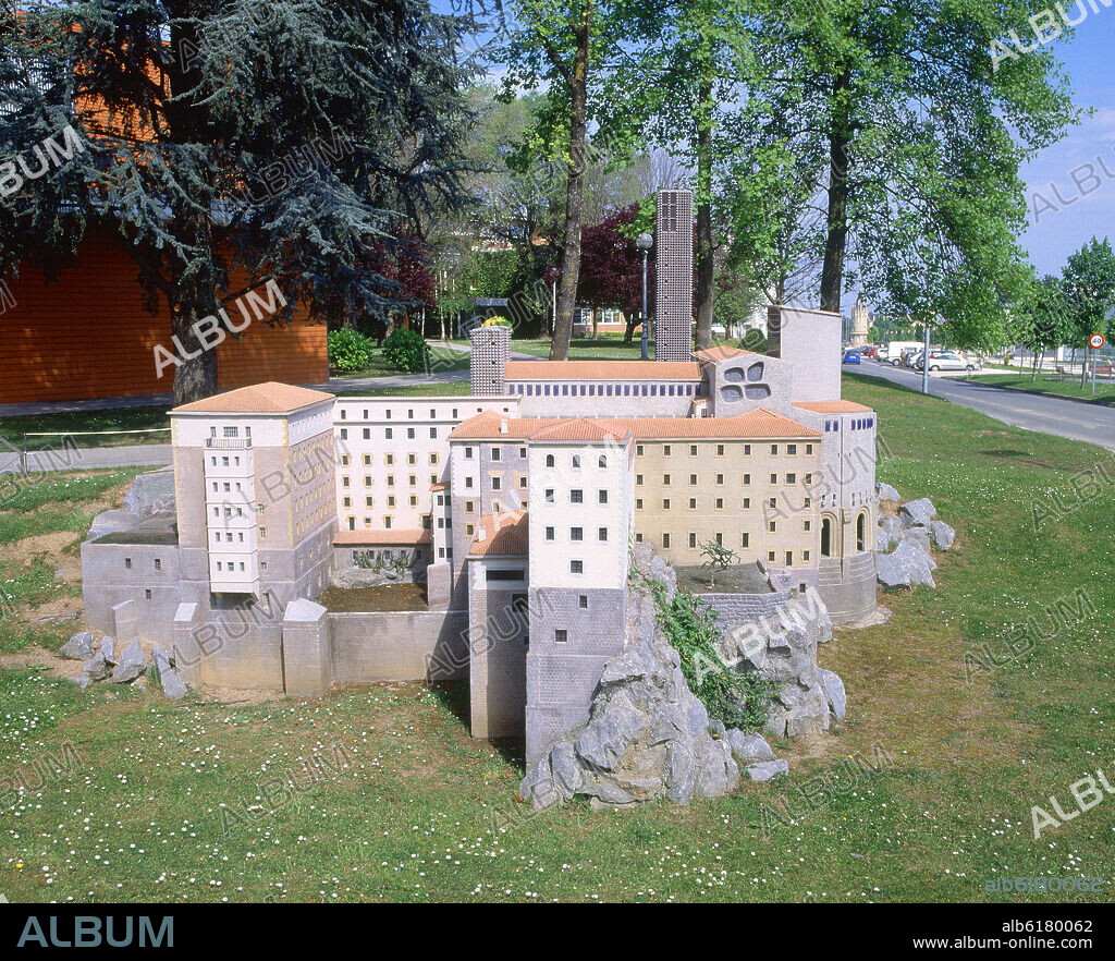 MAQUETA DEL SANTUARIO DE NUESTRA SEÑORA DE ARANZAZU  - FOTO AÑOS 00.
