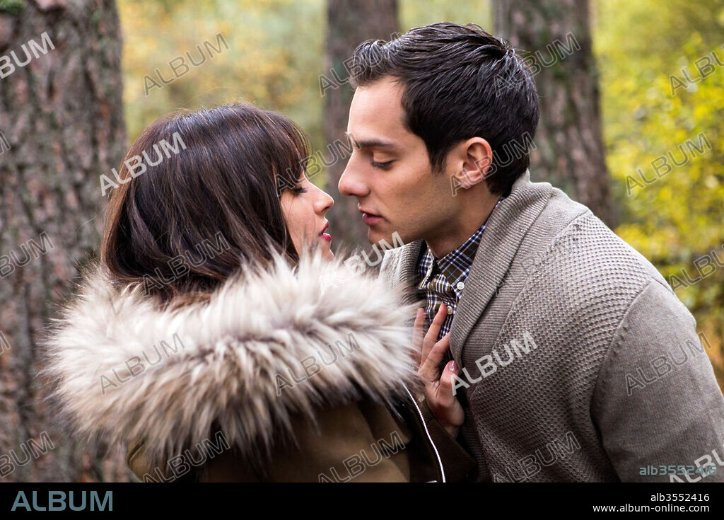 JOEL BOSQUED et MACARENA GARCIA dans QUE BAJE DIOS Y LO VEA, 2017, réalisé par CURRO VELAZQUEZ. Copyright MORENA FILMS/TVE/TURANGA FILMS/UNO EQUIS DIOS / VERGNE, JULIO.